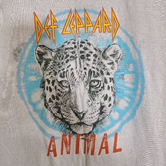 Def Leppard Light Purple Graphic Animal Rock Music Band Tee T-Shirt Size M - Picture 3 of 5